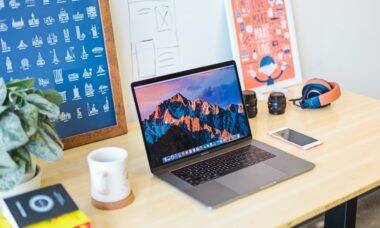 8 montagens de mesa em home office para te inspirar