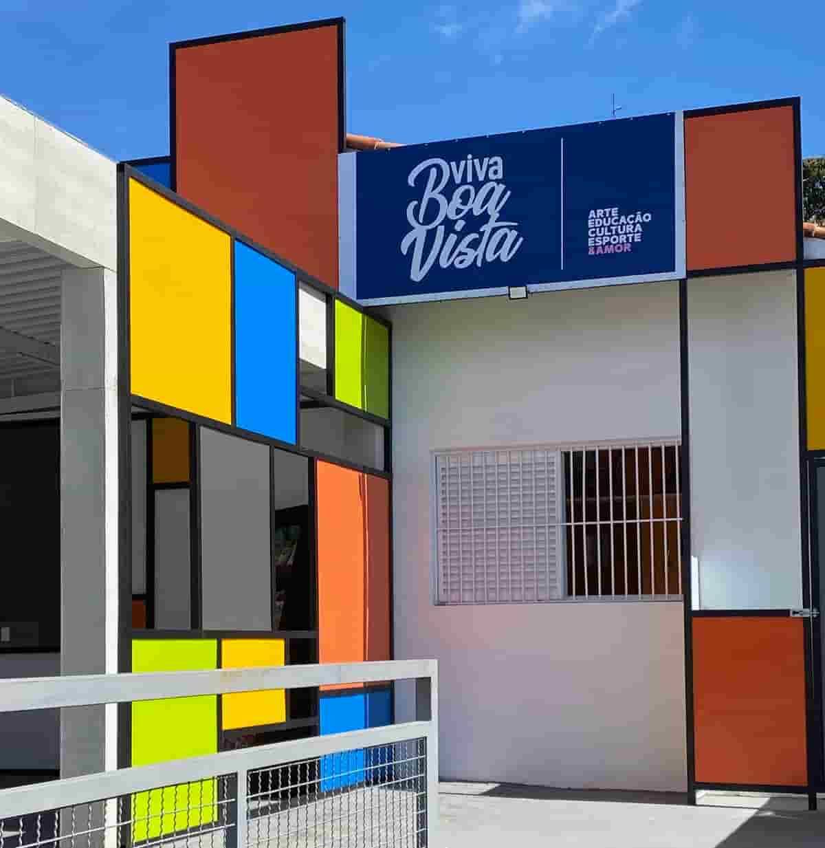 Cor e alegria marcam a nova fachada da ONG Viva Boa Vista, que mudou completamente graças ao projeto da Squadra – Arquitetura Solidária em parceria com o Colinas Shopping | Fotos: Divulgação