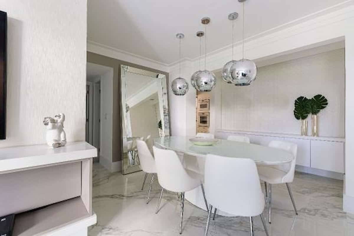 Apartamento monocromático branco tem toque clean e muito luxo. Sabrina Gnipper Arquitetura/ Foto: Estúdio 360