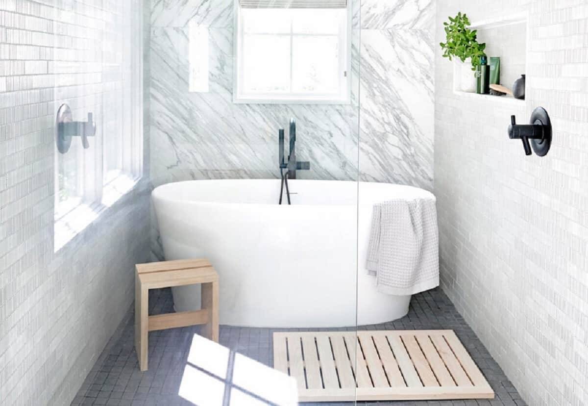 Banheiro é o cômodo que mais vale a pena reformar em 2022. Design: Natalie Myers | Styling: Britni Wood | Foto: Elizabeth Lavin