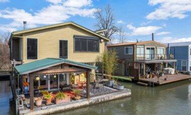 Casa-barco que fica em um rio nos Estados Unidos está à venda. Fotos: Fotos: Divulgação/ Inhabit Real Estate