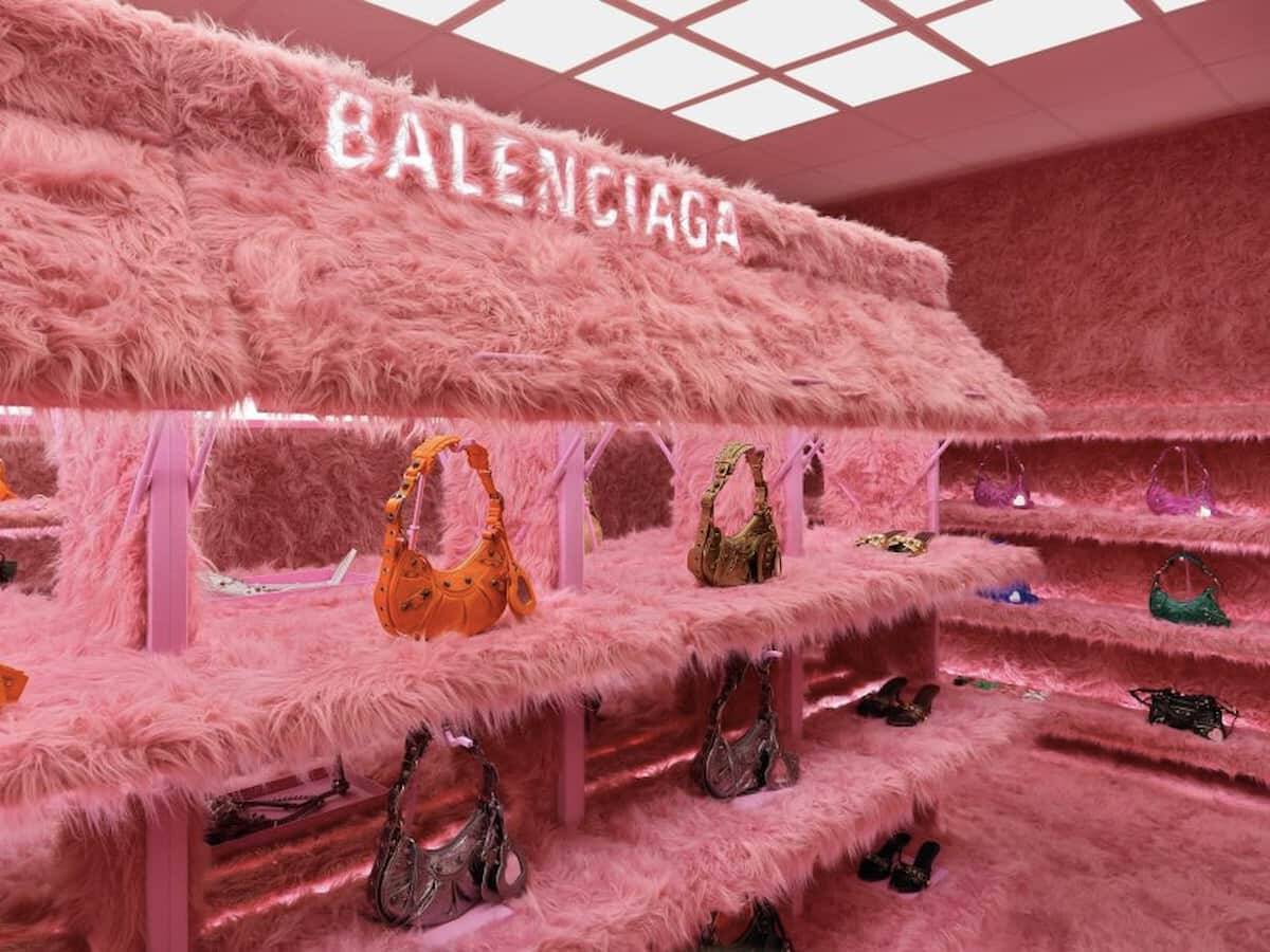 Loja temporária da Balenciaga, em Londres, é felpuda e rosa. Fotos: Divulgação/ Balenciaga