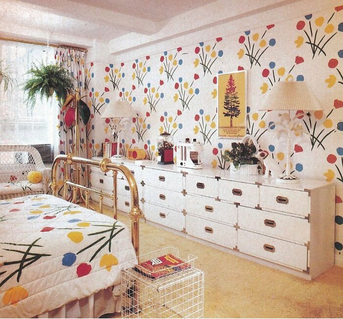 As cores e estampas são características da decoração dos anos 80.