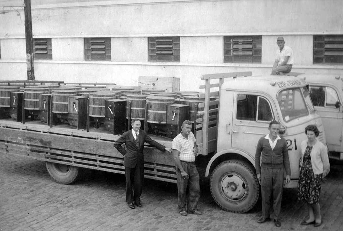 Reafirmando o sucesso do produto, a imagem mostra um caminhão carregado de Pioneiras em 1958. | Foto: Divulgação Mueller
